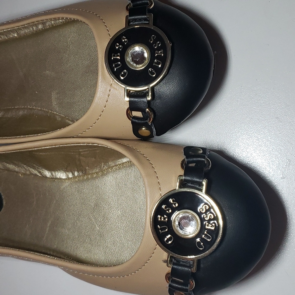 GUESS FLATS - Picture 3 of 4